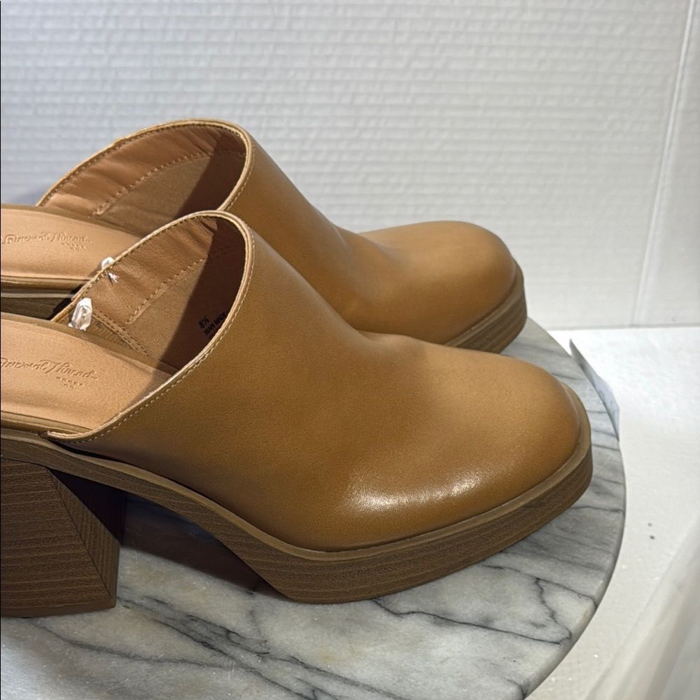 Universal Thread Tan Mules with Rounded Toe and Platform Sole - Picture 5 of 8